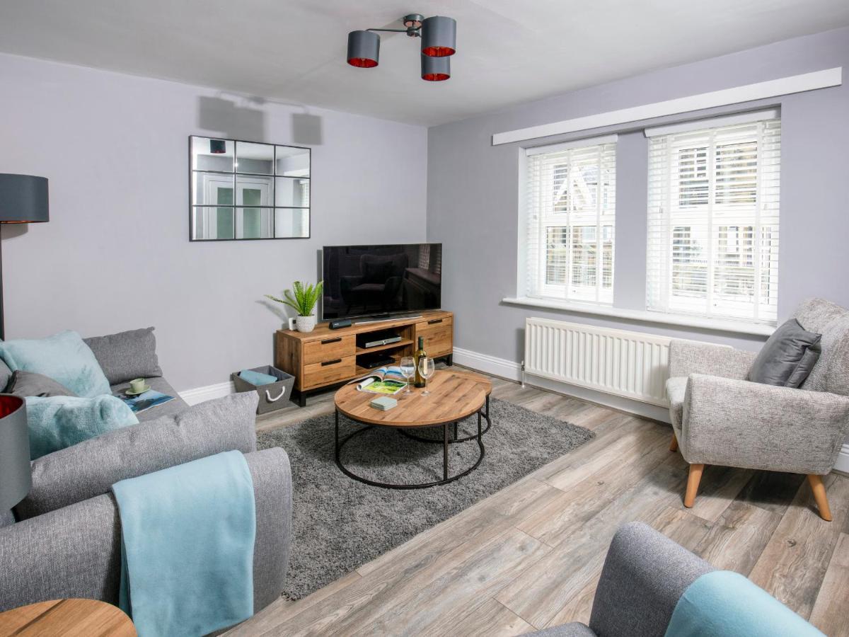 1 Wesley Mews *